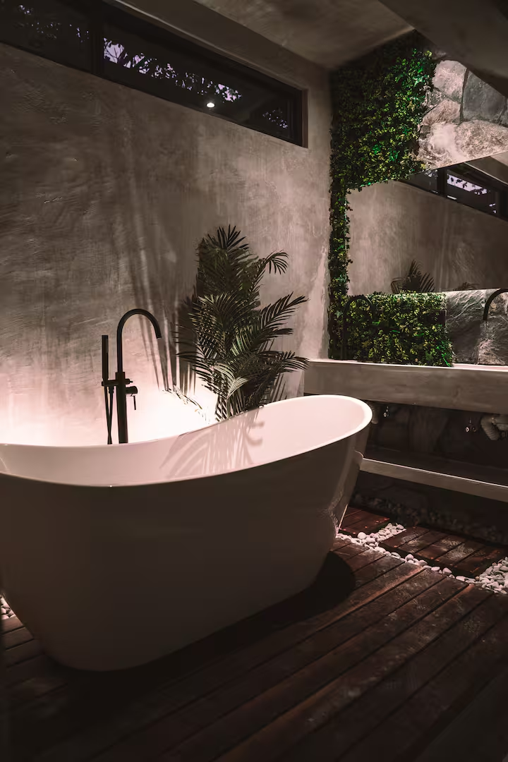 Tirzah Suite — moody outdoor tub with ivy wall