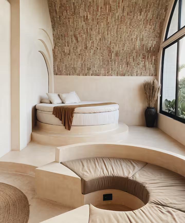 Maya Suite — circular emperor bed beneath arched window